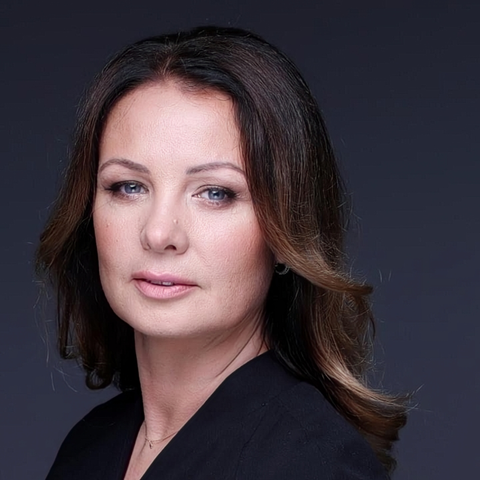 Agnieszka Malek portrait image - a satisfied client who experienced Harjeet's Kundalini Yoga classes in Poland